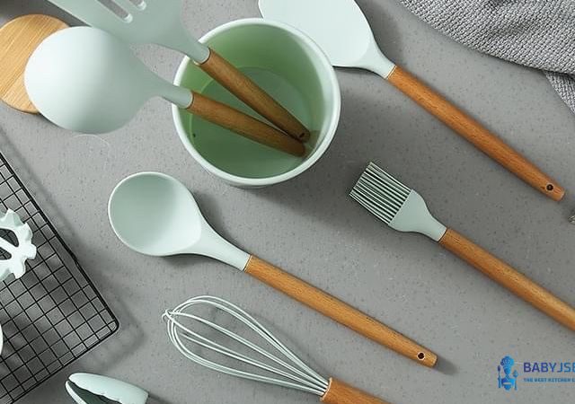 Cast iron cooking accessories